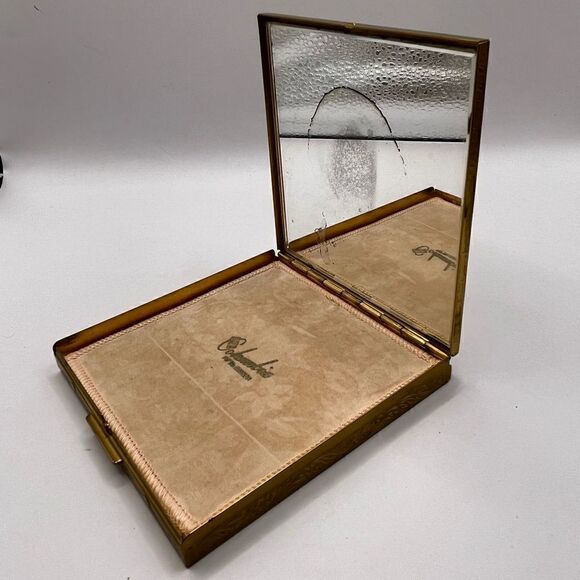 Columbia Fifth Ave large etched vintage compact. - Picture 10 of 10